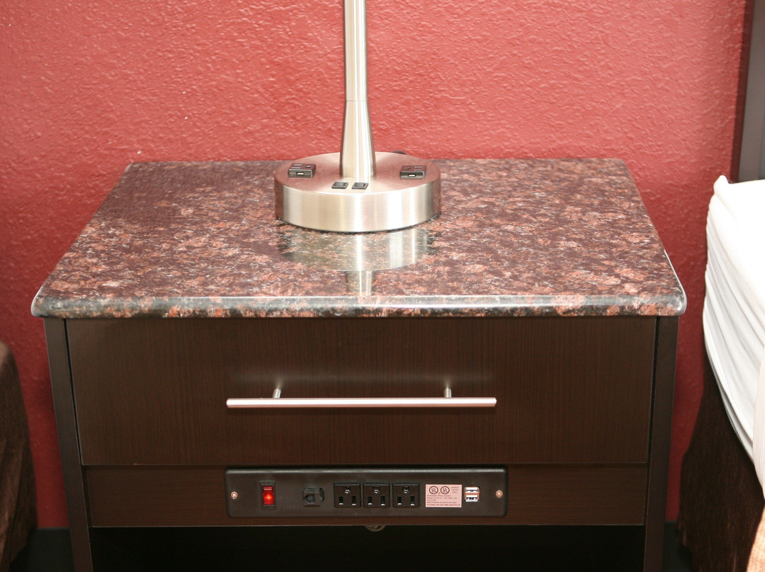 Red Roof Inn & Suites Cave City主图