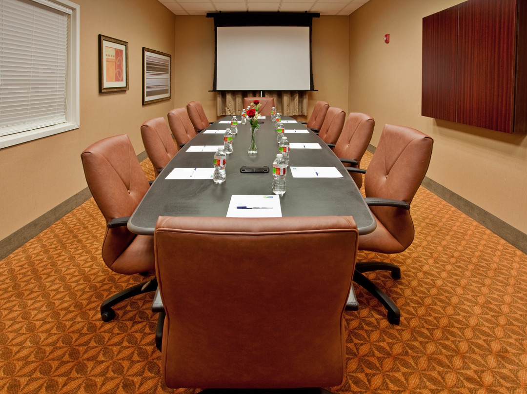 Holiday Inn Express & Suites Kansas City-grandview By IHG主图