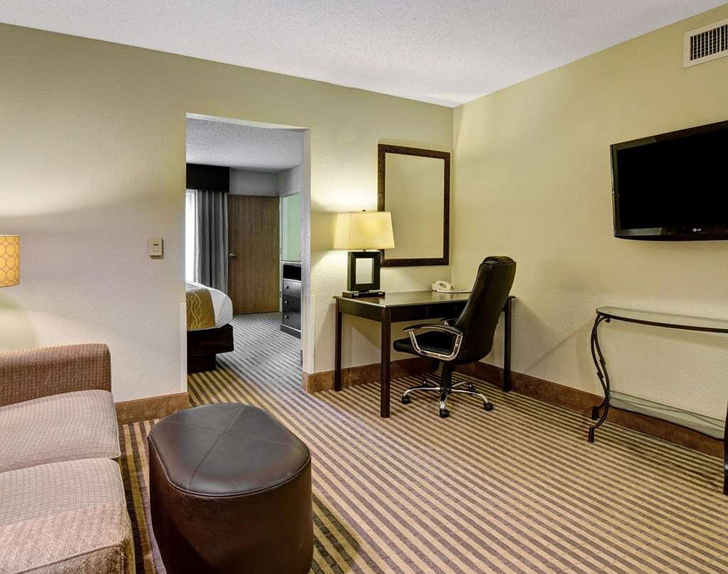 Comfort Inn & Suites主图