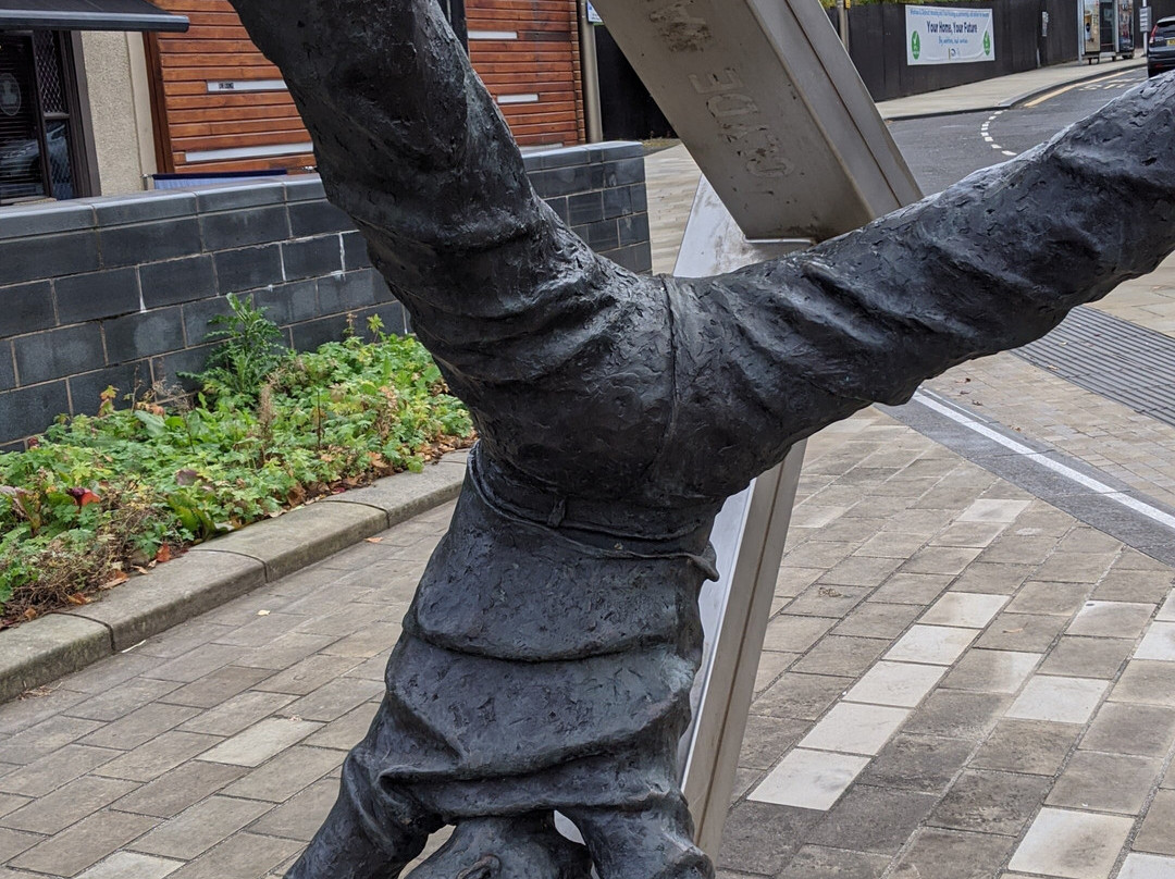 Triamond Sculpture景点图片