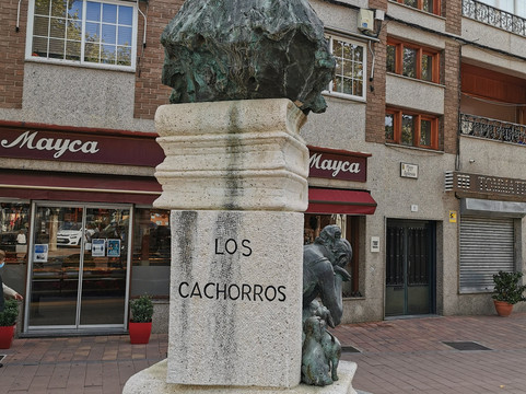 Estatua Jacinto Benavente-Galapagar必去景点