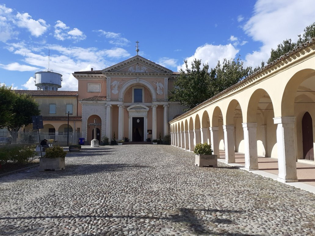 Santuario Santa Maria in Aula Regia-科马基奥必去景点