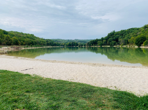 Plan d'eau le Lac Vert-Catus必去景点