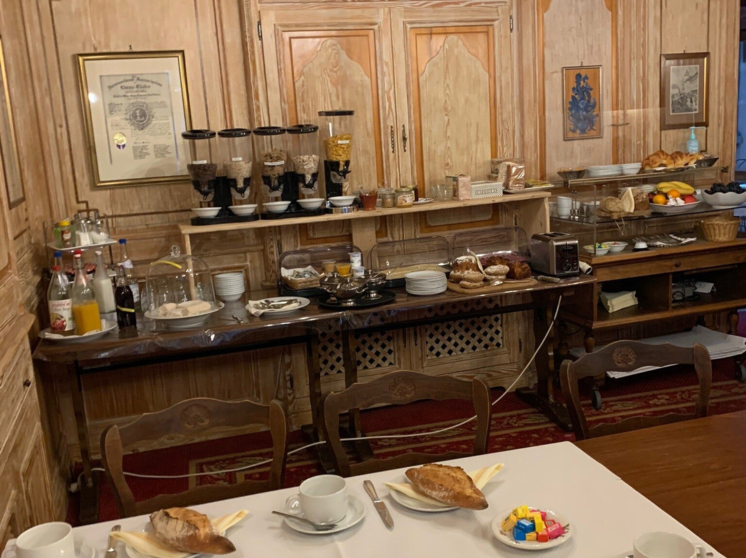 Logis Hotel  du Cygne主图