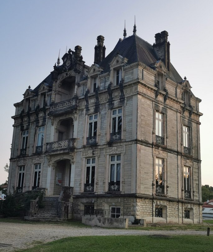 Château Lota.-Ustaritz必去景点