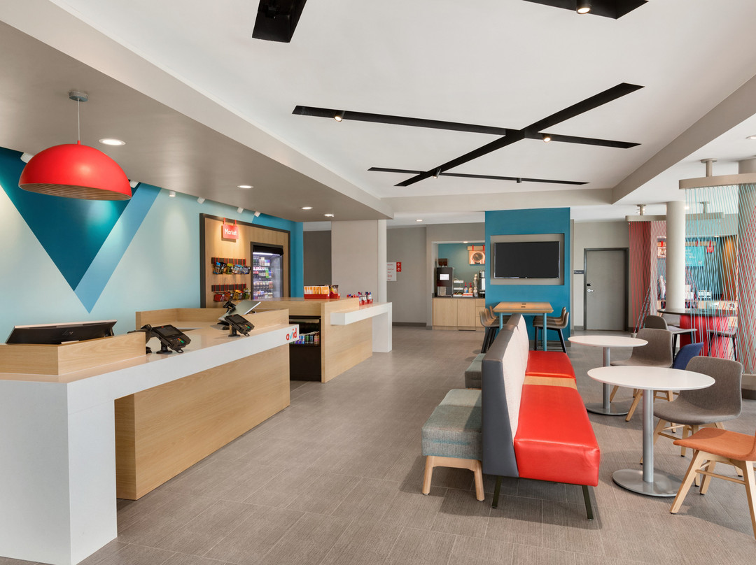 avid Hotel Cedar Rapids South - Arpt Area by IHG主图