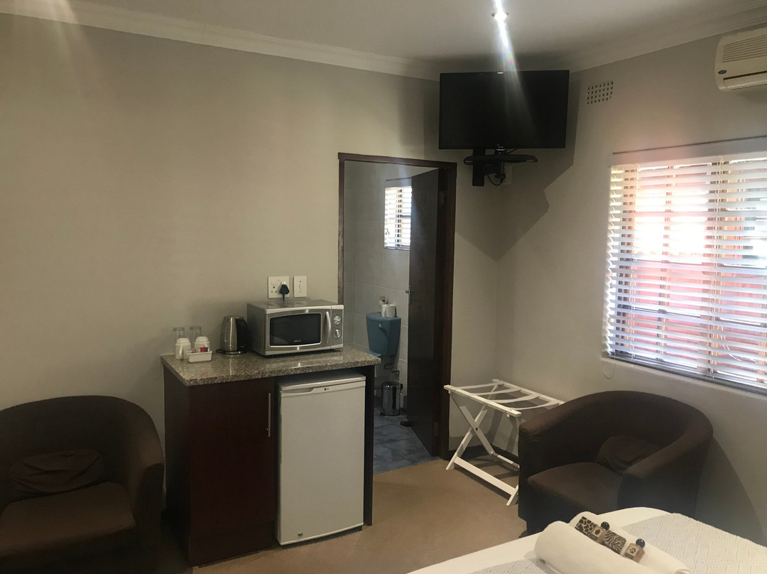 Bushmen Inn Premier lodge主图