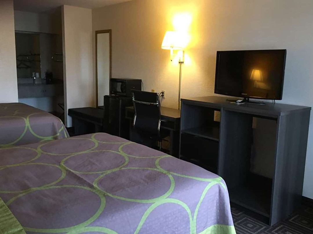 Super 8 by Wyndham Seguin主图