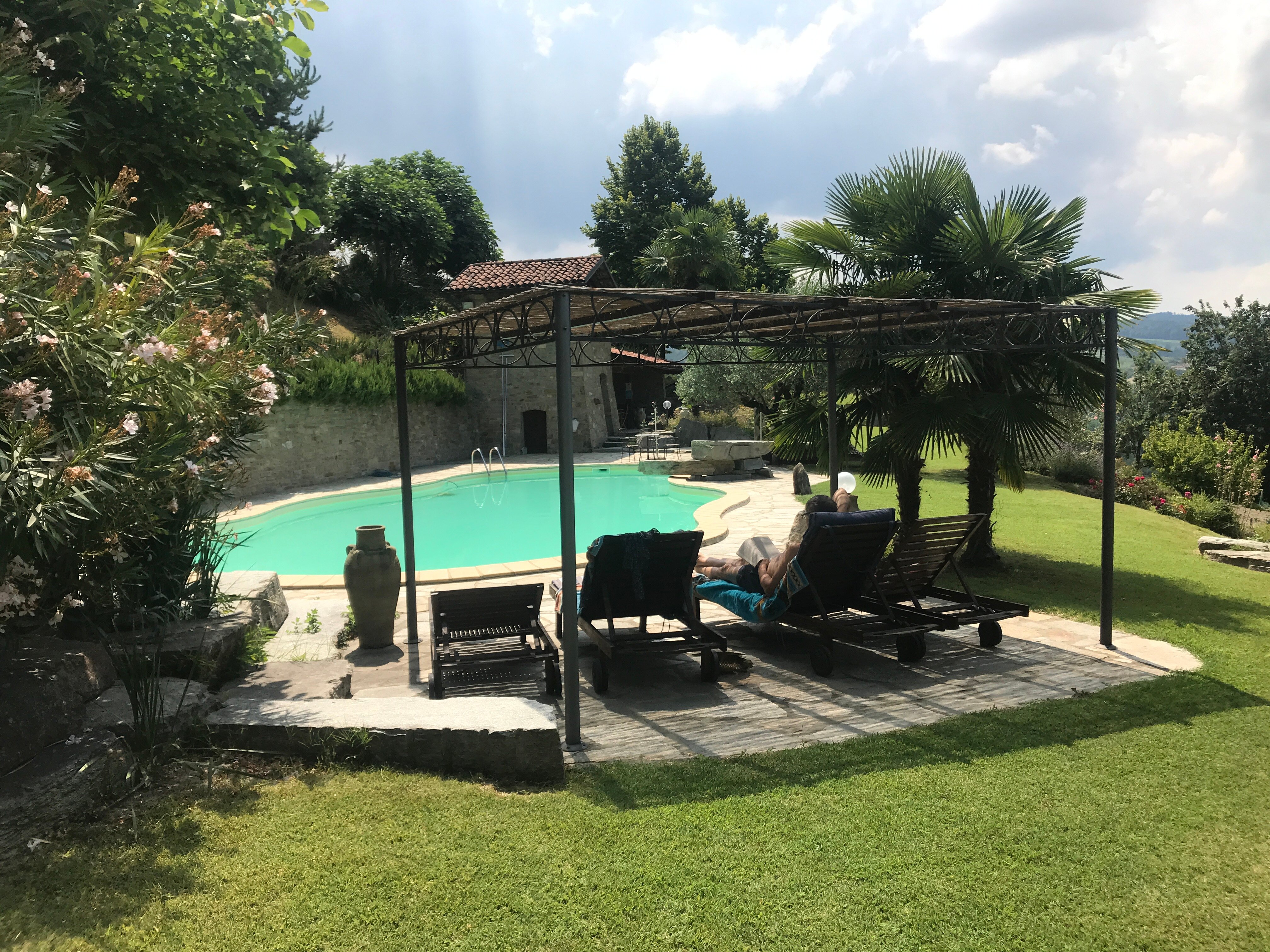 Agriturismo Sondrea-泳池