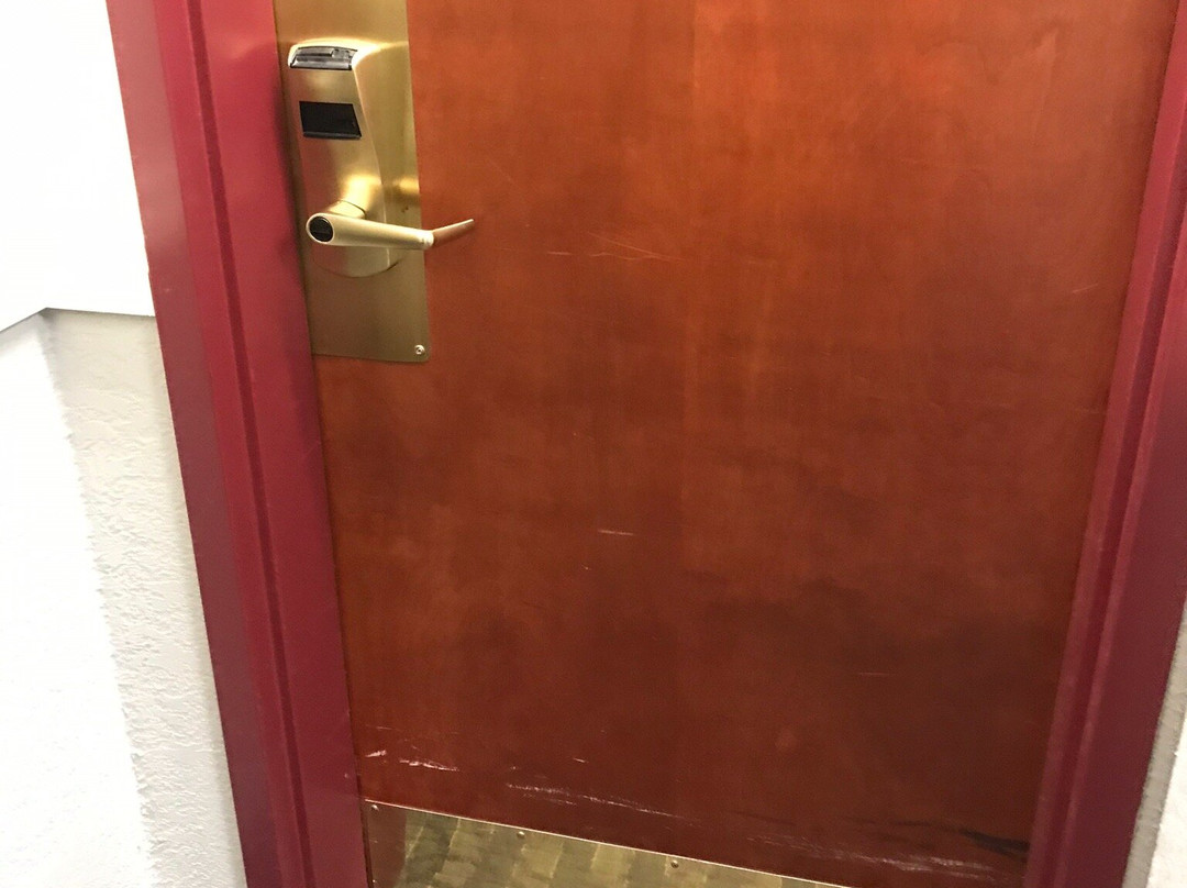 Ramada by Wyndham Red Deer Hotel and Suites主图