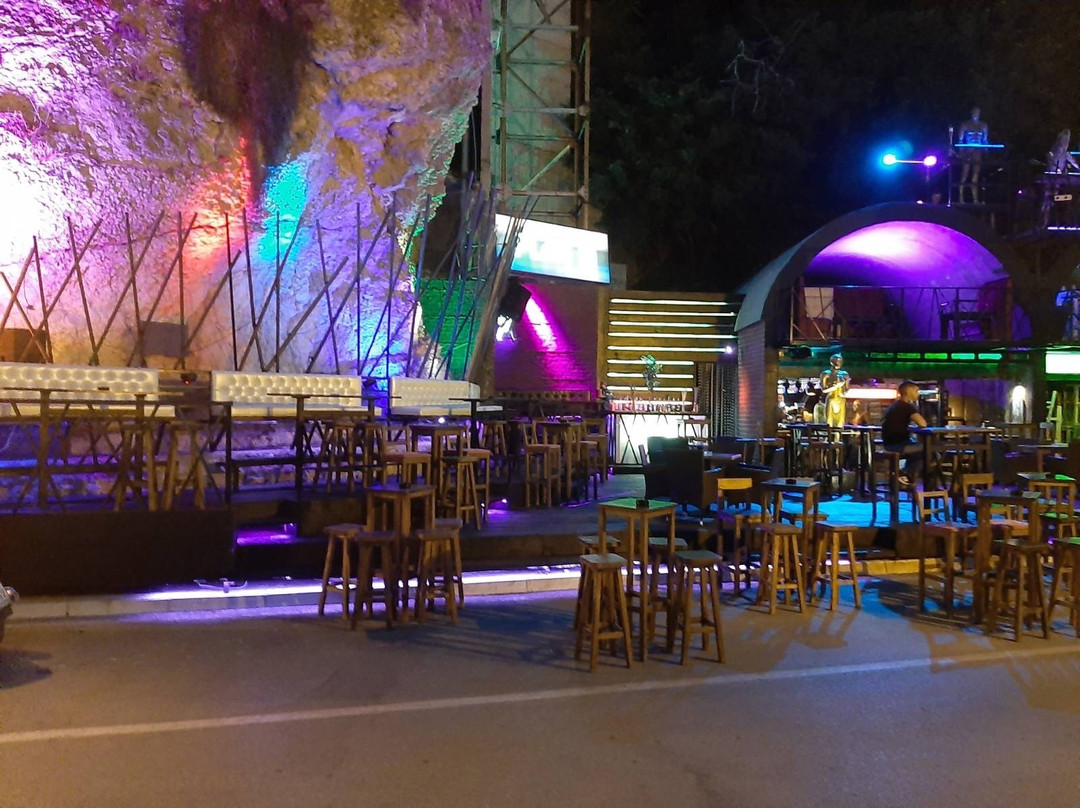 Plan B pub-乌尔齐尼必去景点