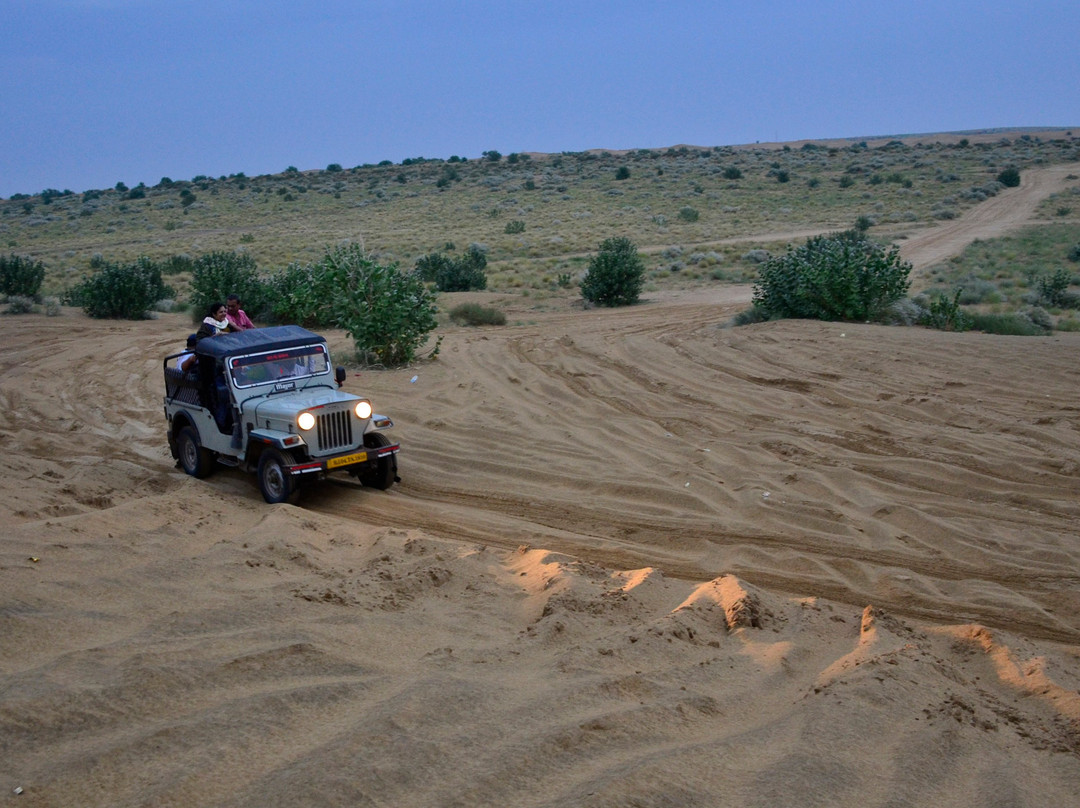 Jeep Safari Sam Sand Dunes Jaisalmer景点图片