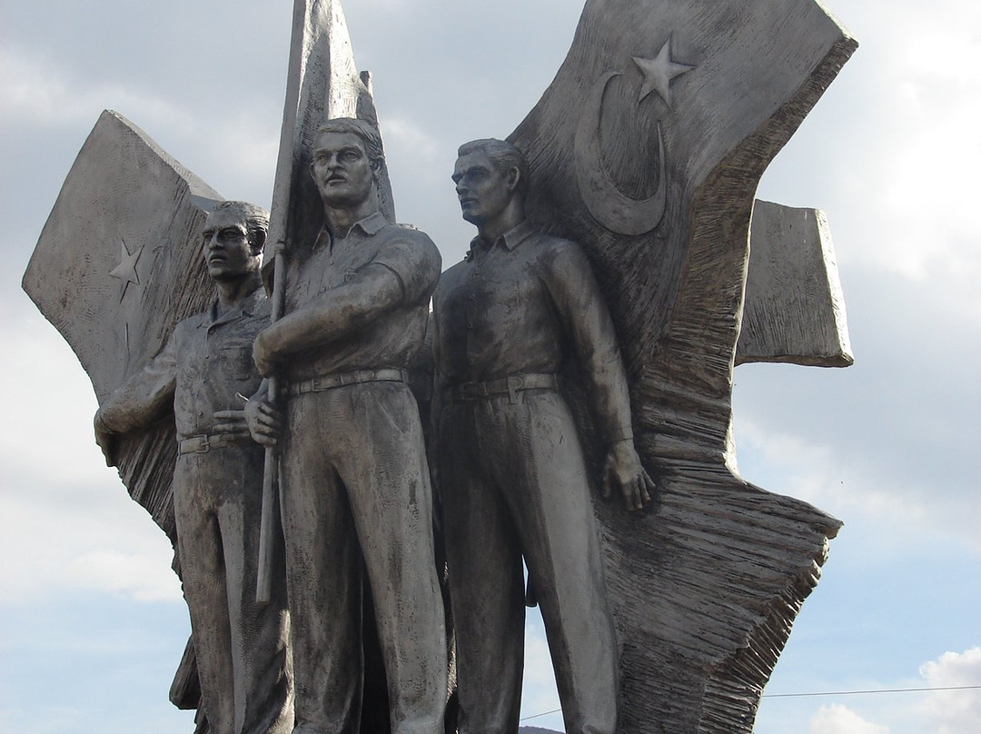 33 Sehit Anıtı-Bingol必去景点