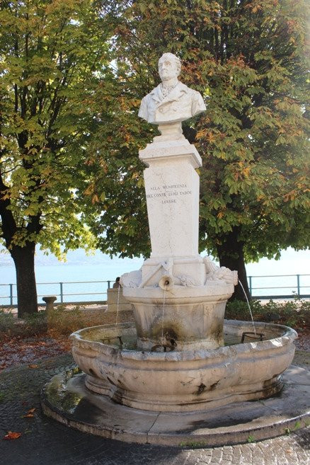 Monumento al Conte Luigi Tadini景点图片