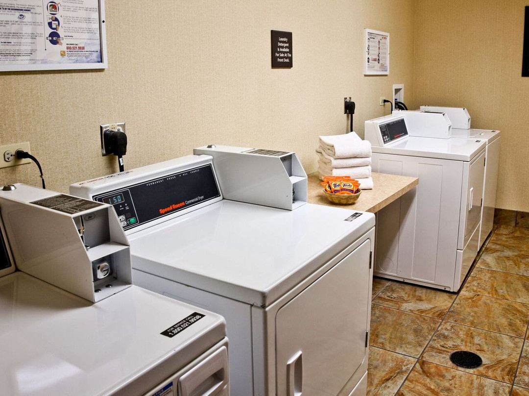 麦亨利希尔顿恒庭酒店主图