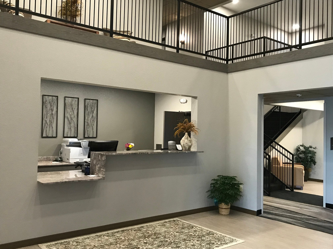 Blue Grass Inn & Suites主图