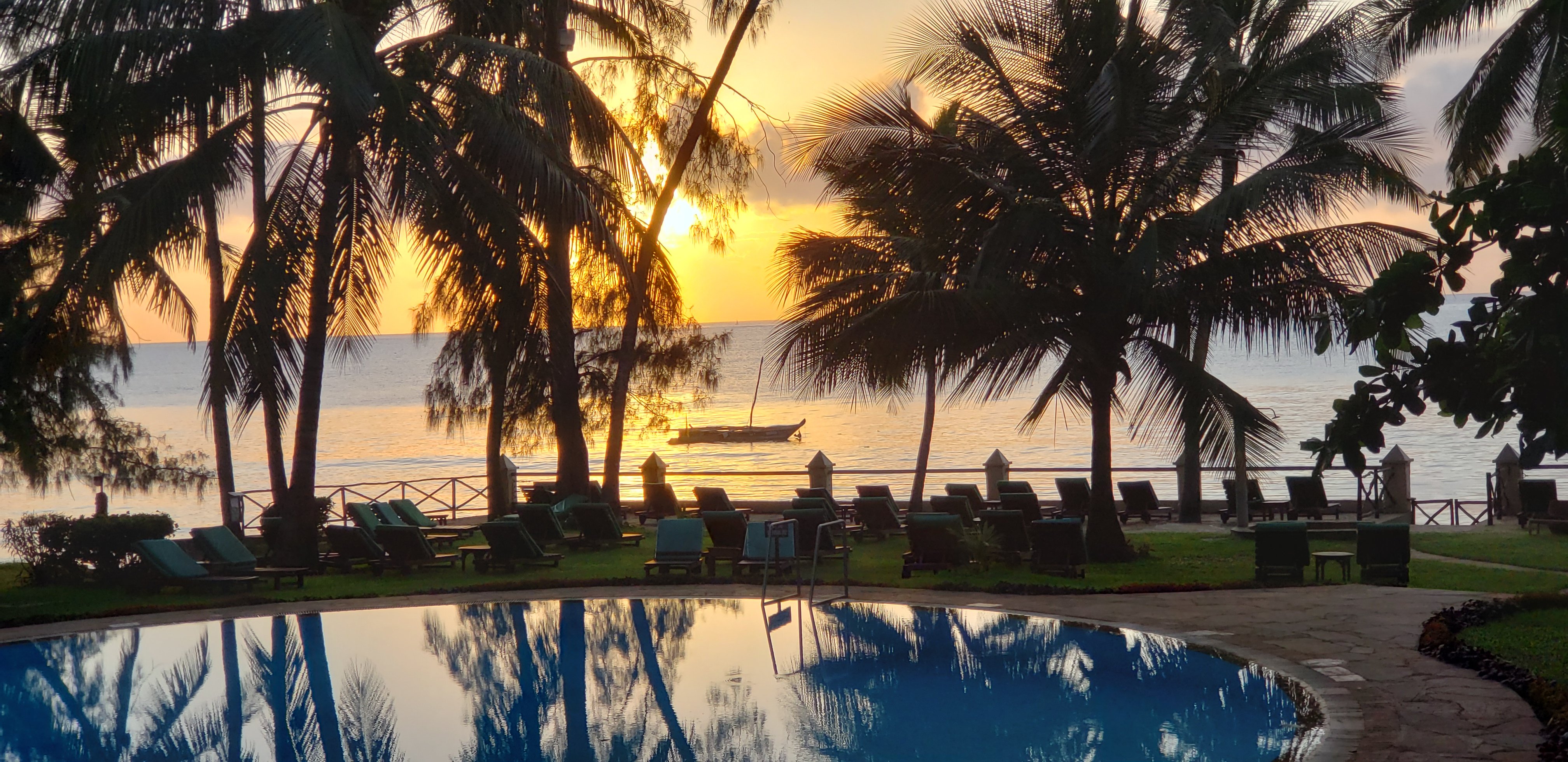 Neptune Beach Resort-泳池