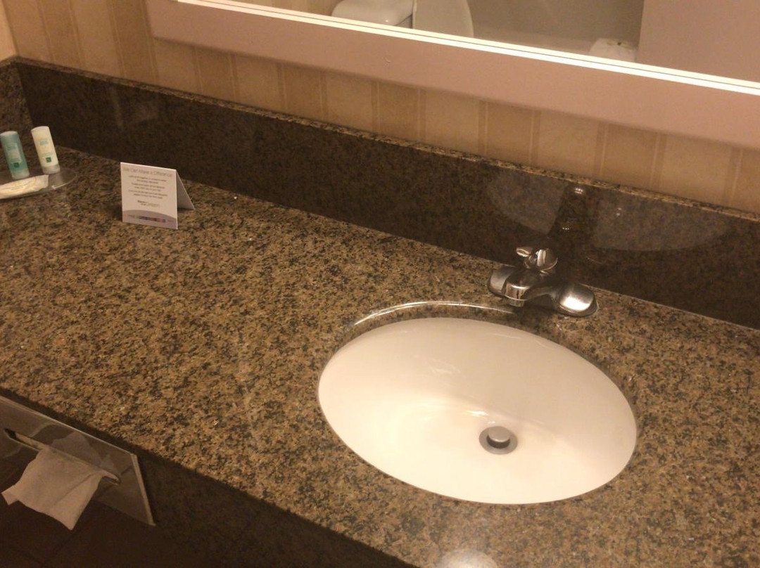 Quality Inn & Conference Centre主图