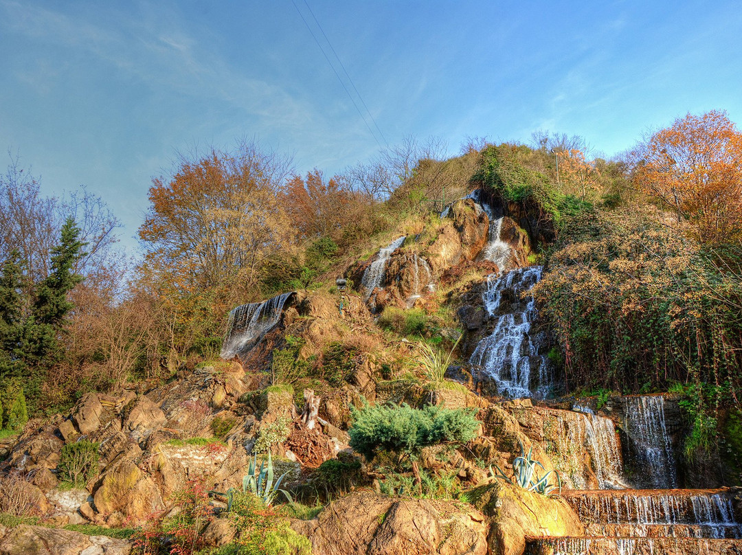 Lahijan Waterfall آبشار لاهیجان景点图片