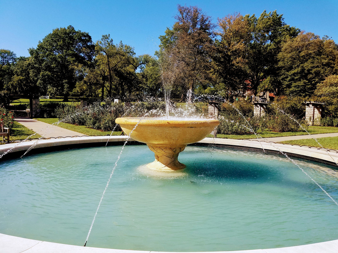 Laura Conyers Smith Rose Garden in Loose Park-堪萨斯城必去景点