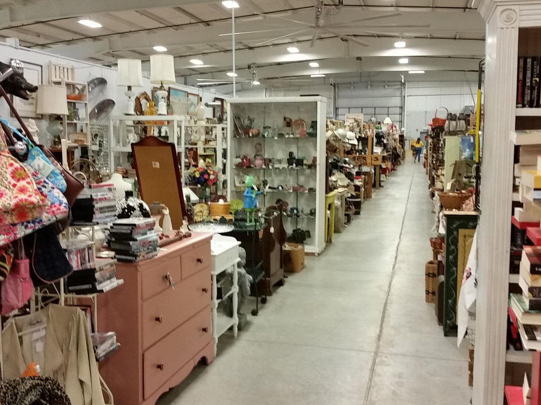 Midway Antique Mall and Flea Market景点图片