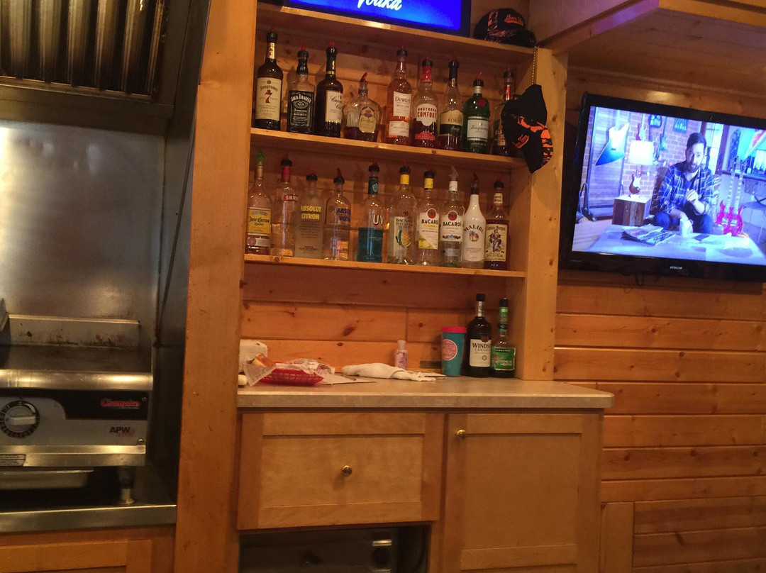 Siren旅游景点-Bon Ton Tavern