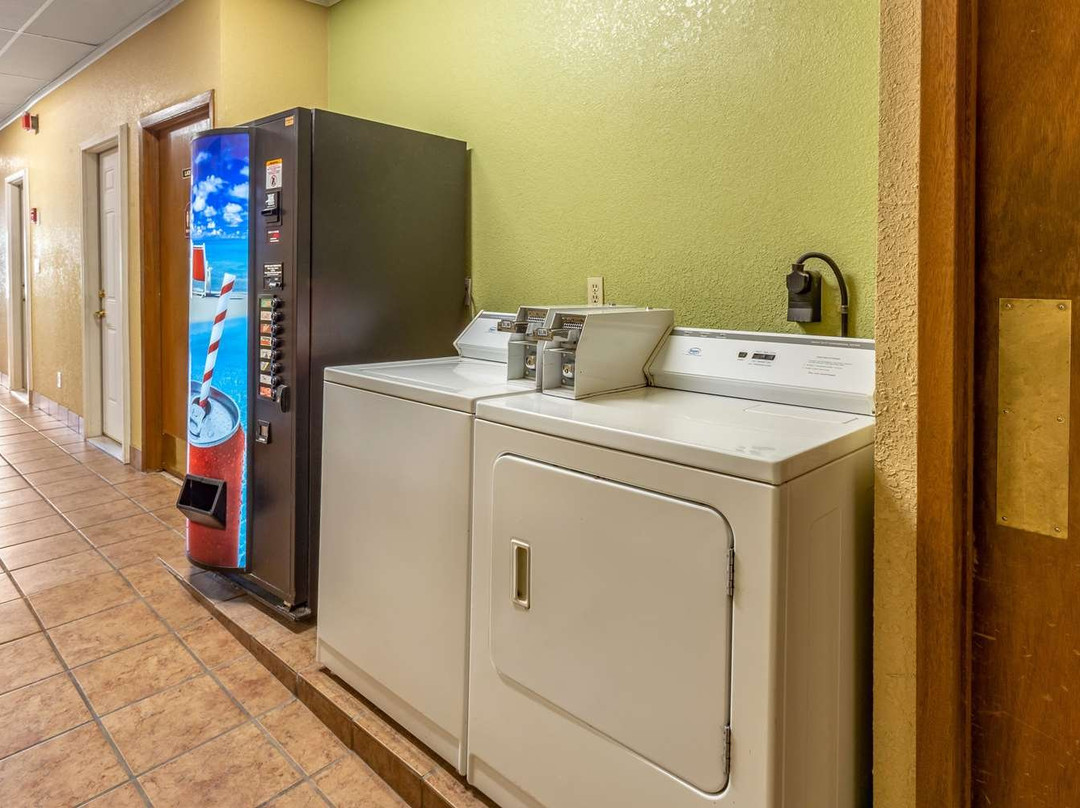 Econo Lodge Inn & Suites主图