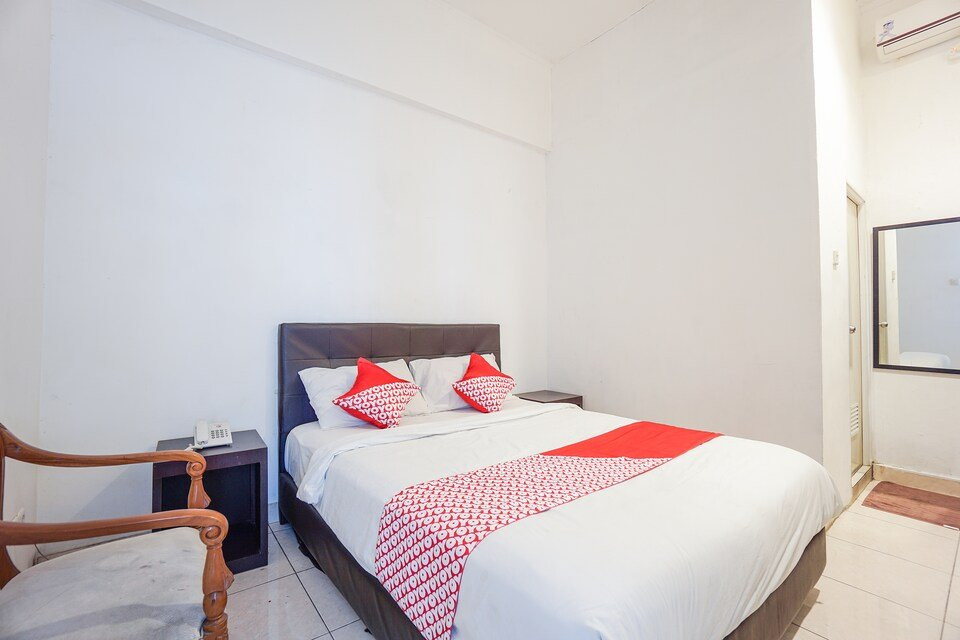 The White House Hotel主图