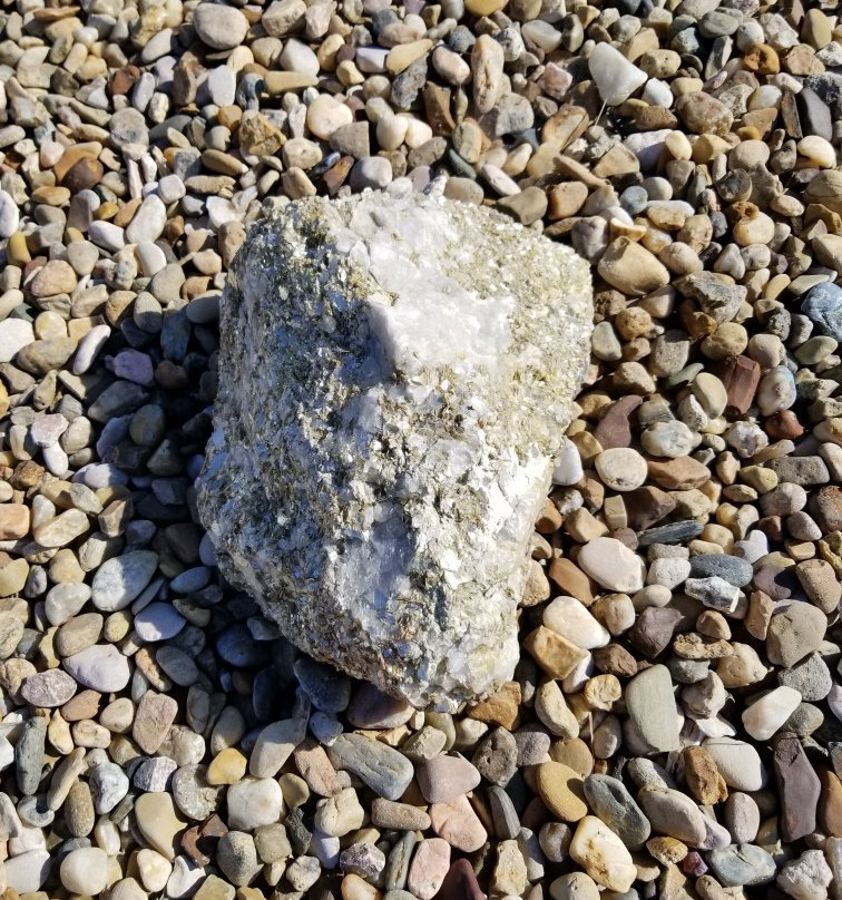 Indigo Iris Rocks and Stones-拉皮德城必去景点