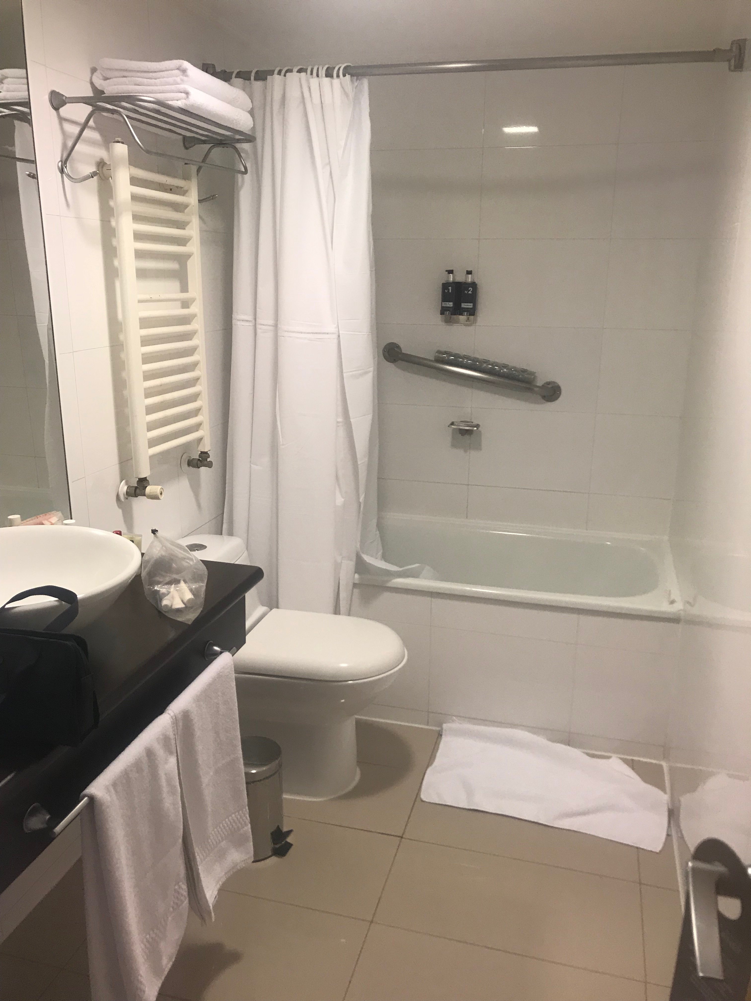 Solace Hotel-浴室