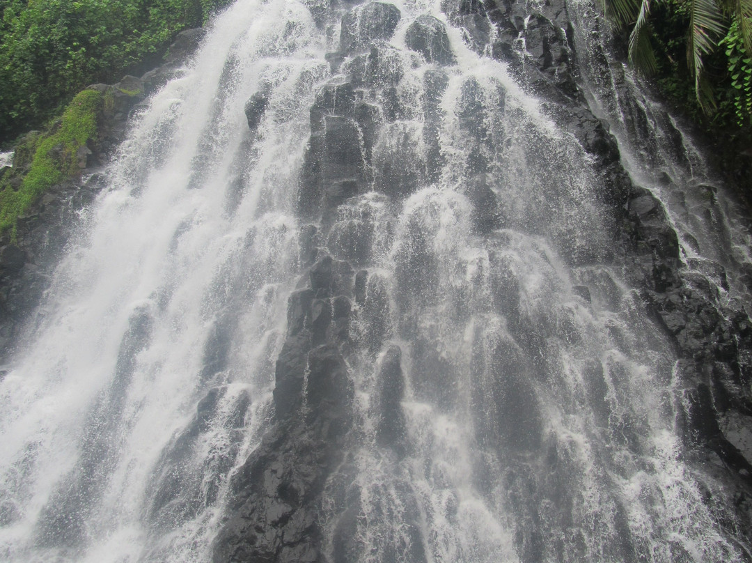 Kepirohi Waterfall景点图片