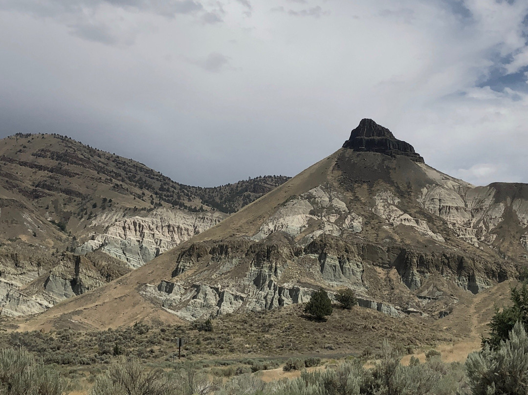 John Day Fossil Beds National Monument- Sheep Rock景点图片