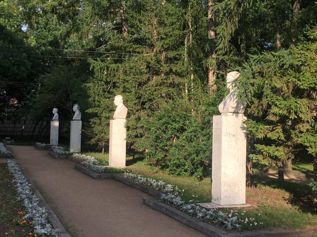 Monument to the Heroes of the Revolution-新西伯利亚必去景点