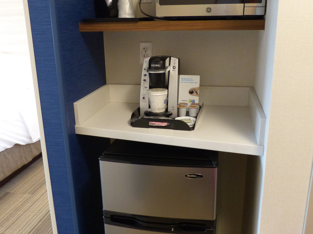 Holiday Inn Express & Suites Galesburg By IHG主图