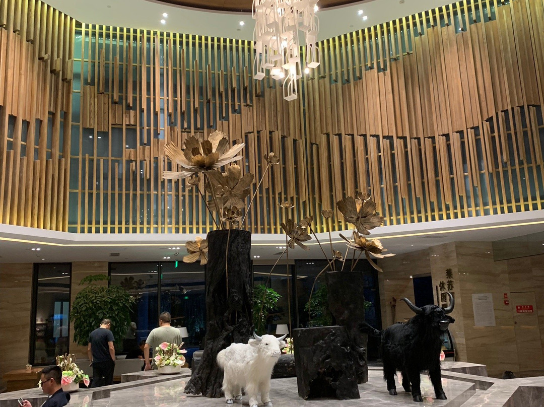 古尔沟华美达温泉度假酒店主图