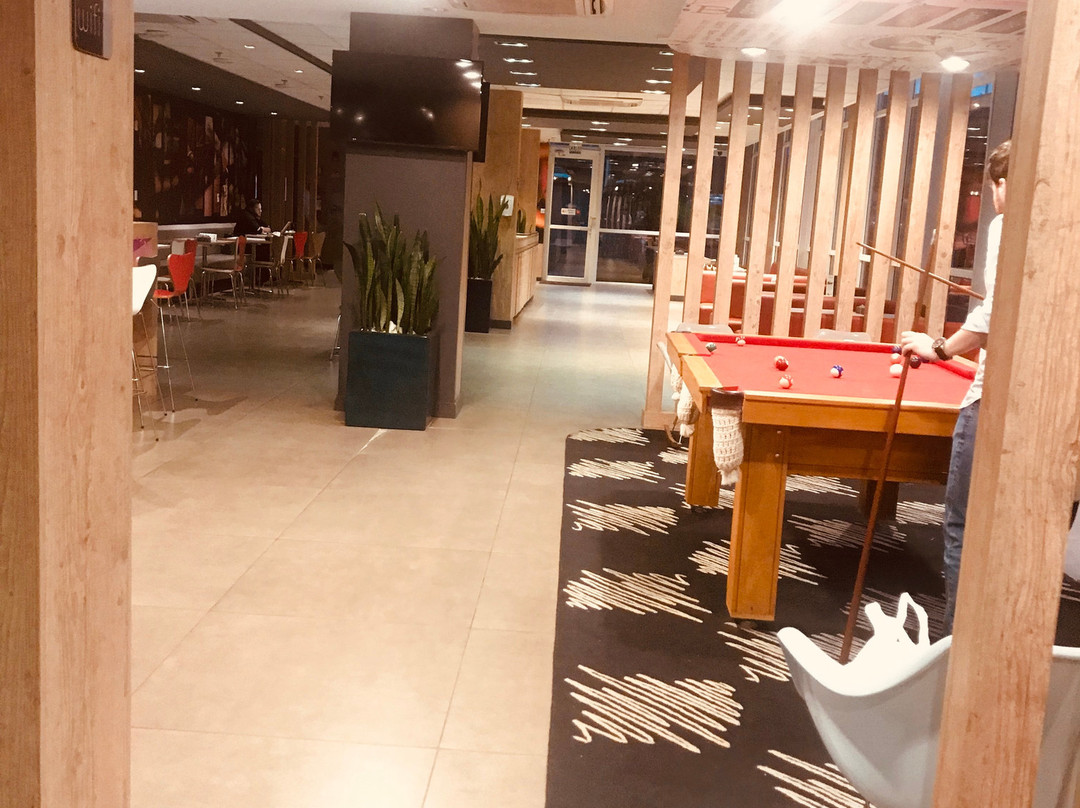 宜必思隆德里纳购物中心酒店主图