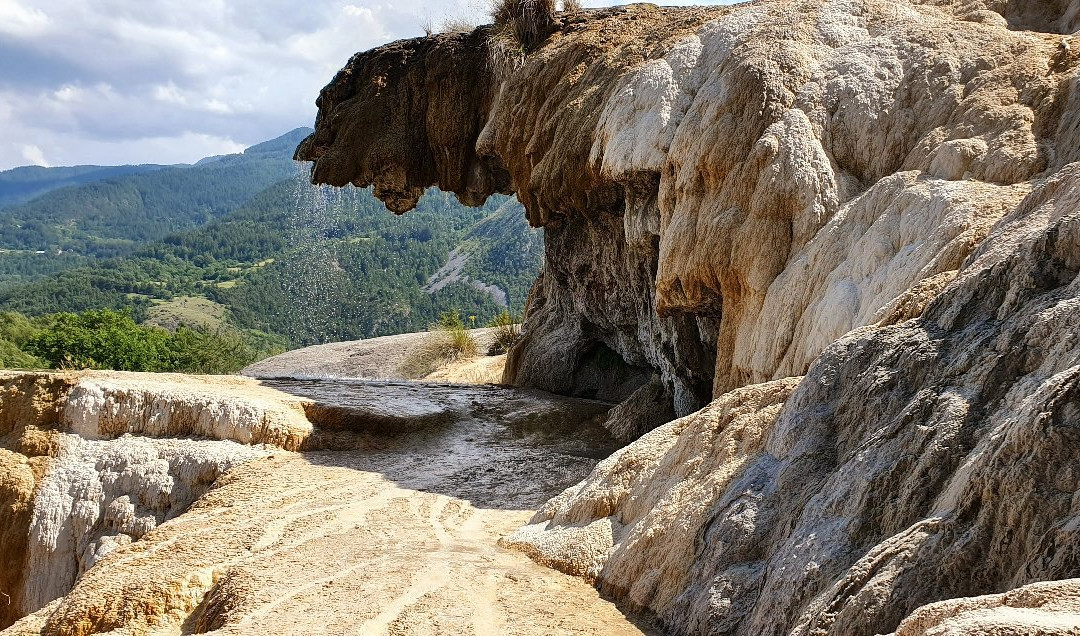 The Petrifying Fountain of Réotier景点图片