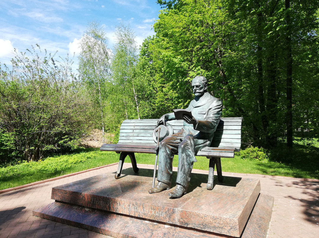 Monument to Chaikovskiy景点图片
