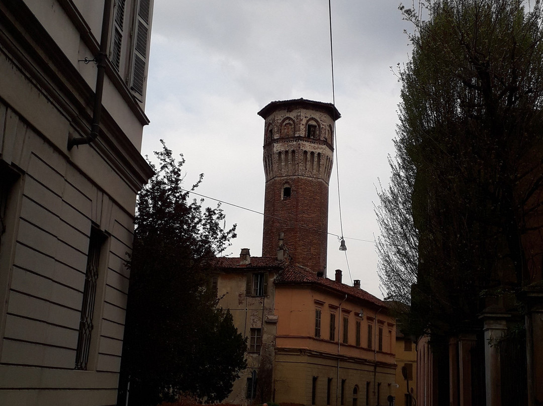 Torre dei Vialardi-韦尔切利必去景点