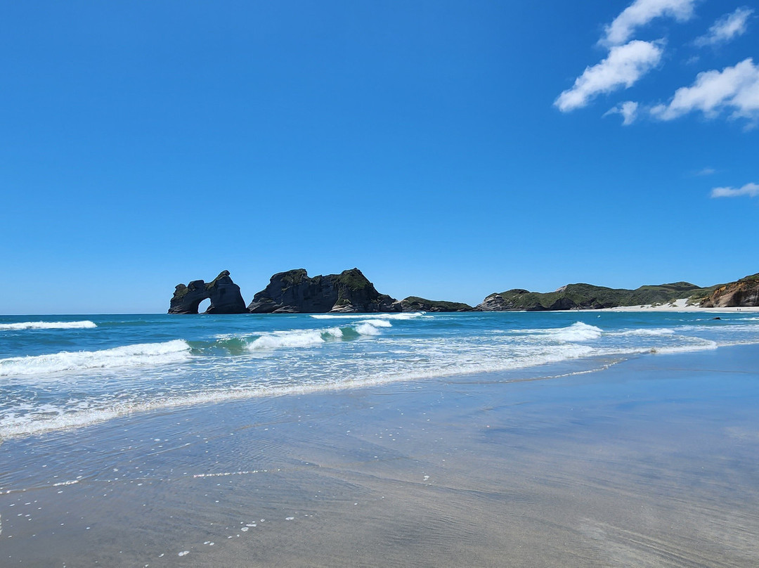 Wharariki Beach景点图片