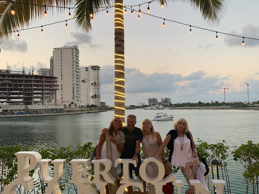 Puerto Cancun Marina Town Center景点图片