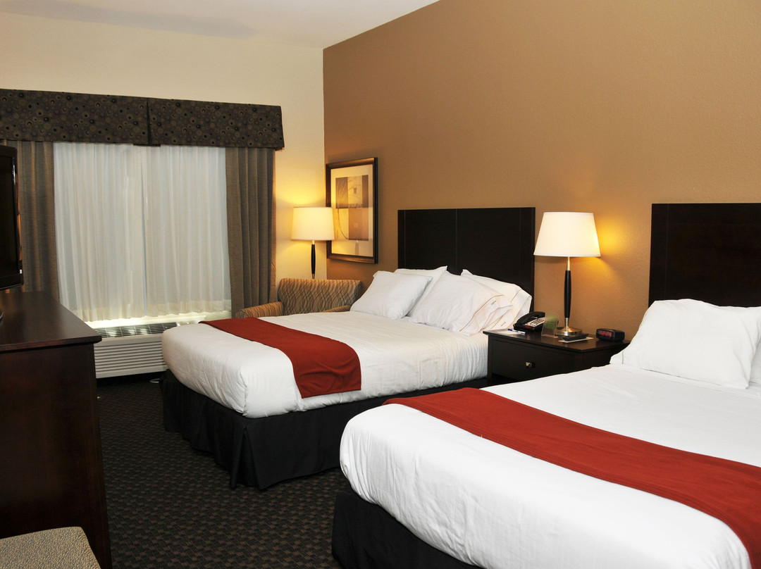 Holiday Inn Express & Suites Clinton by IHG主图