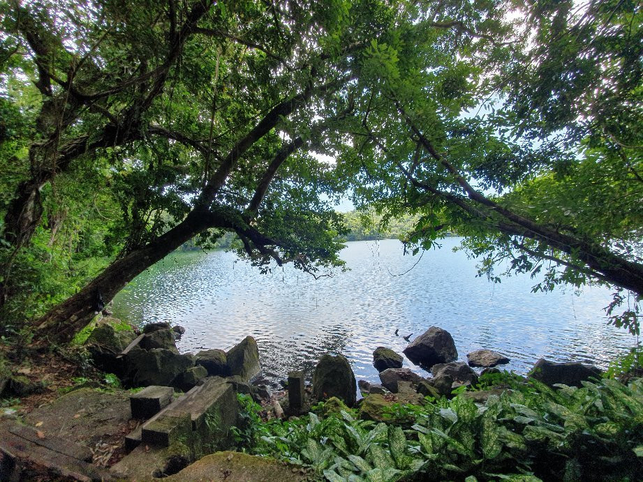 Bulusan Lake景点图片