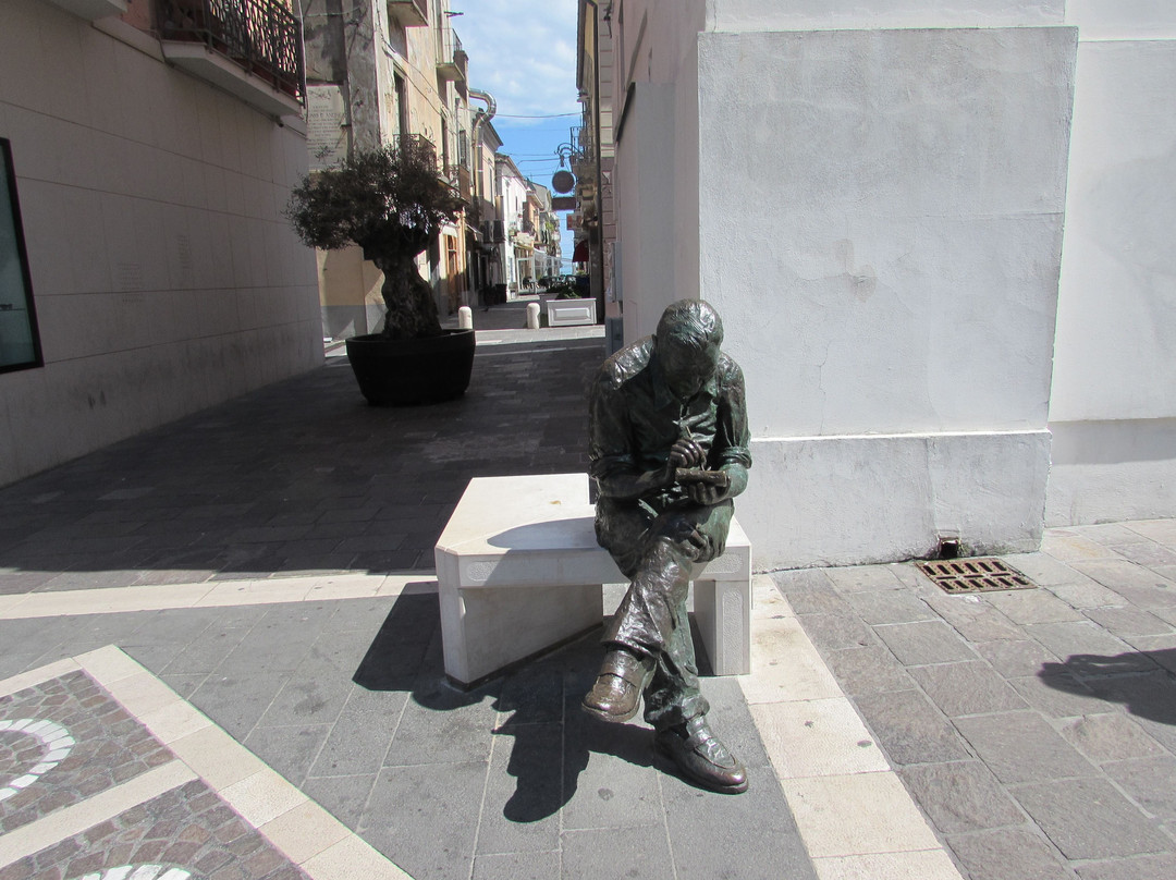 Statua di Benito Jacovitti景点图片
