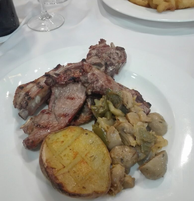 Mont-ras餐馆和美食-Bar Restaurant Mont-ras