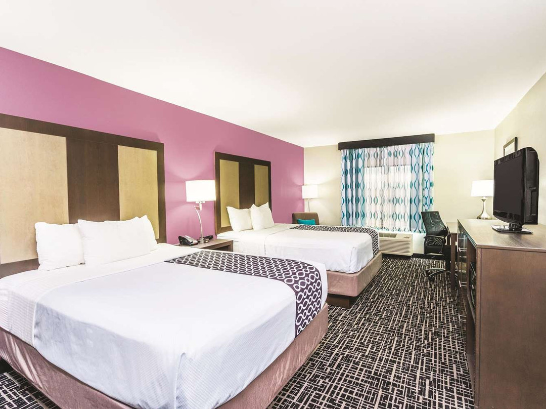 La Quinta Inn & Suites by Wyndham Loudon主图