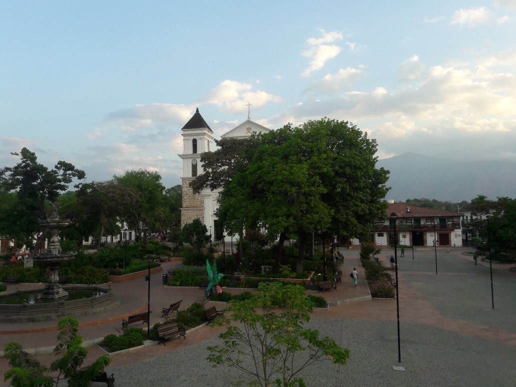 Hotel Caseron Plaza主图