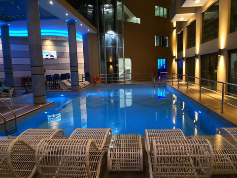 Pyramid Continental Hotel主图