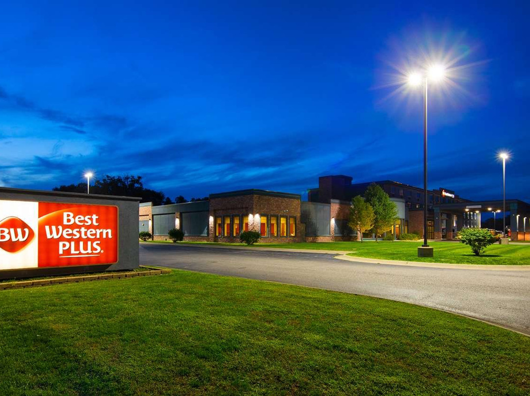 Portage Hotel & Suites主图