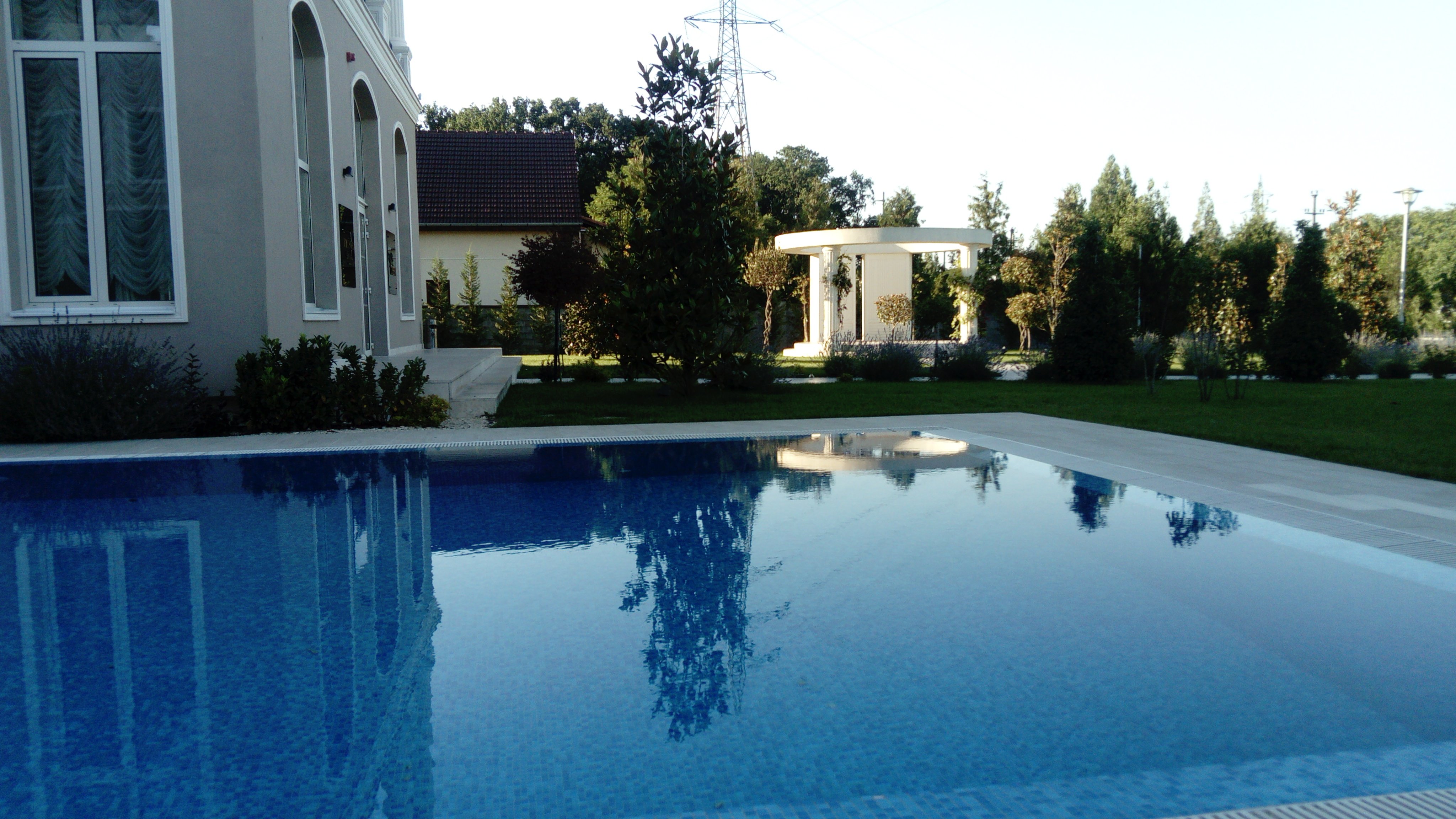 Tresor Le Palais Timisoara, Curio Collection By Hilton-泳池